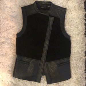 Trouve black vest with mixed materials - faux leather and shearling look